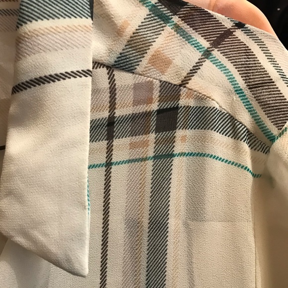 White Black Market blouse. - Picture 4 of 4